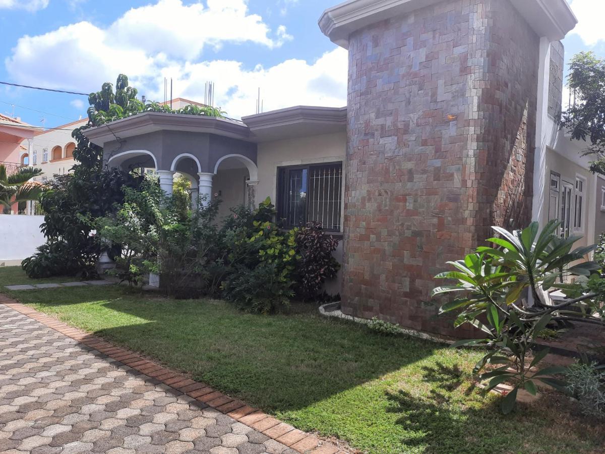 Cardamon Villa Is A 2 Bedroom With 1 Bathroom And Seperate Toilet Detached House With Ac And Swimming Pool , 5 Minutes Walk From Flic En Flac Public Beach Екстер'єр фото