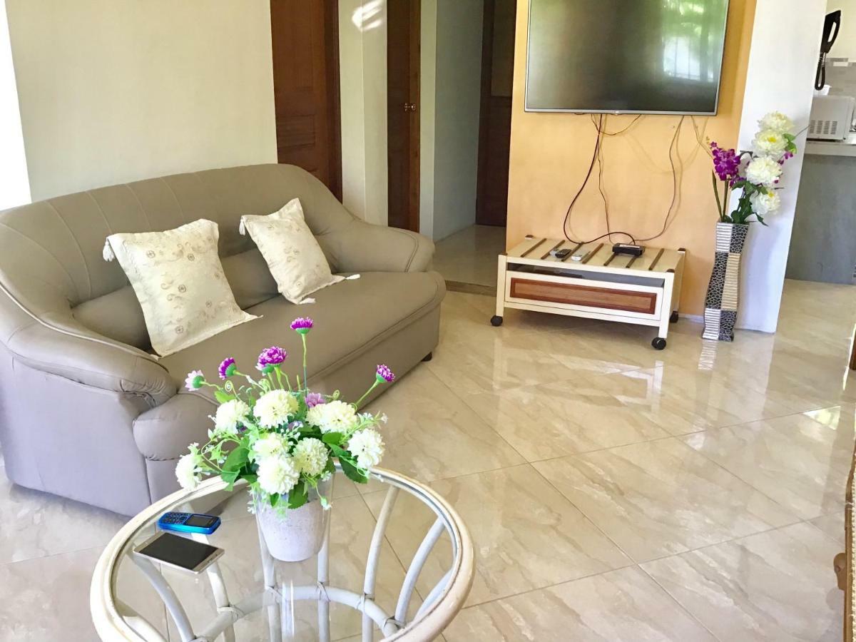 Cardamon Villa Is A 2 Bedroom With 1 Bathroom And Seperate Toilet Detached House With Ac And Swimming Pool , 5 Minutes Walk From Flic En Flac Public Beach Екстер'єр фото