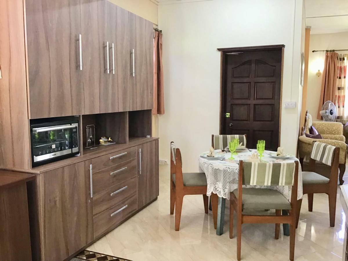 Cardamon Villa Is A 2 Bedroom With 1 Bathroom And Seperate Toilet Detached House With Ac And Swimming Pool , 5 Minutes Walk From Flic En Flac Public Beach Екстер'єр фото