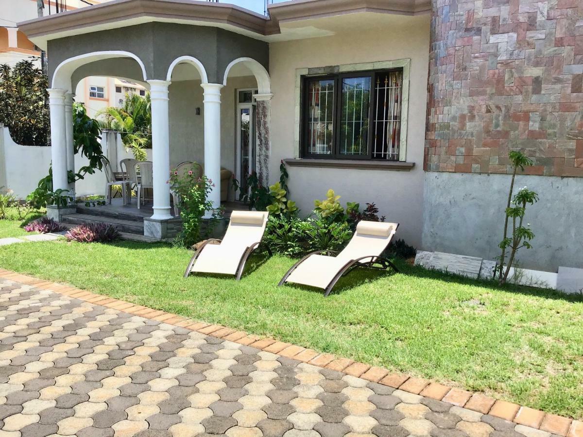 Cardamon Villa Is A 2 Bedroom With 1 Bathroom And Seperate Toilet Detached House With Ac And Swimming Pool , 5 Minutes Walk From Flic En Flac Public Beach Екстер'єр фото