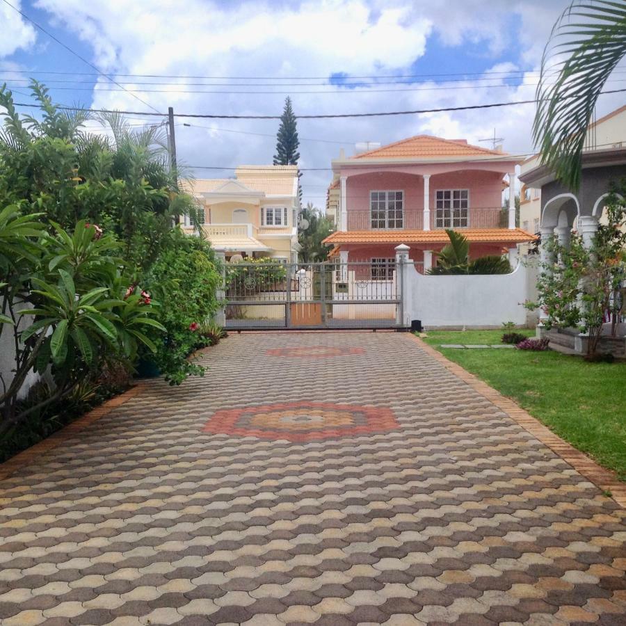 Cardamon Villa Is A 2 Bedroom With 1 Bathroom And Seperate Toilet Detached House With Ac And Swimming Pool , 5 Minutes Walk From Flic En Flac Public Beach Екстер'єр фото
