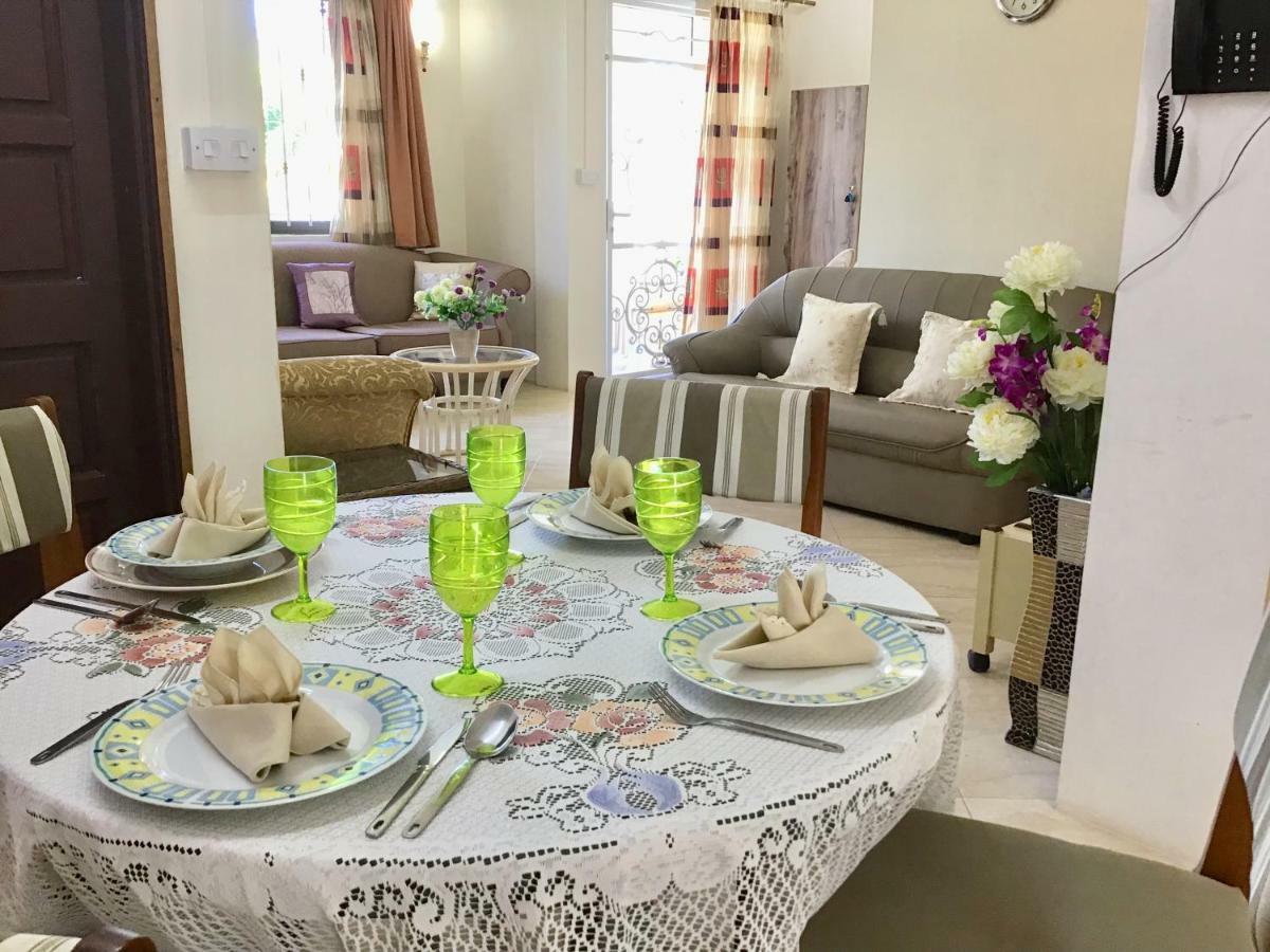 Cardamon Villa Is A 2 Bedroom With 1 Bathroom And Seperate Toilet Detached House With Ac And Swimming Pool , 5 Minutes Walk From Flic En Flac Public Beach Екстер'єр фото