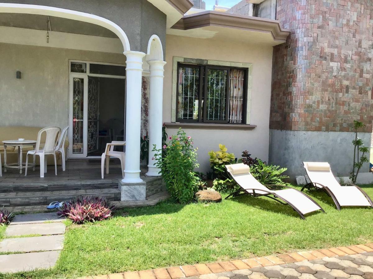 Cardamon Villa Is A 2 Bedroom With 1 Bathroom And Seperate Toilet Detached House With Ac And Swimming Pool , 5 Minutes Walk From Flic En Flac Public Beach Екстер'єр фото
