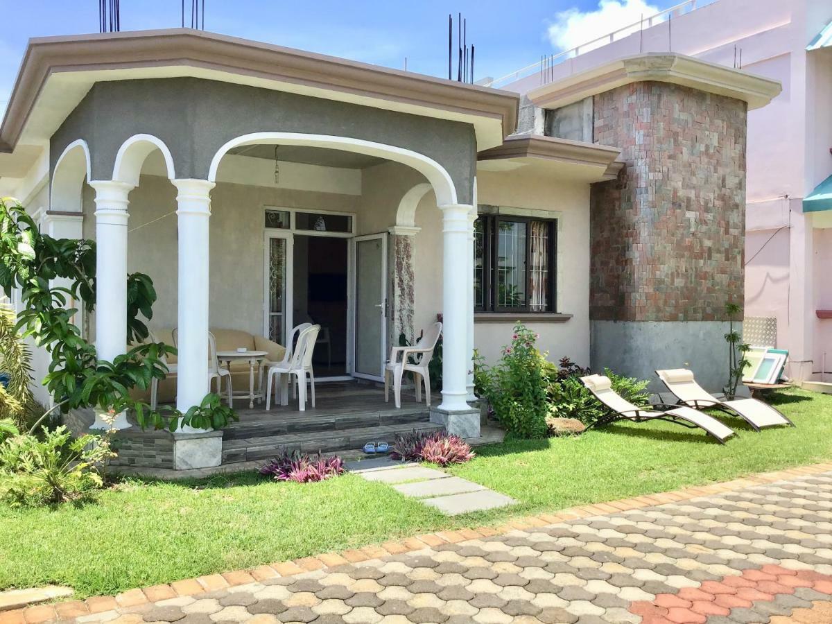 Cardamon Villa Is A 2 Bedroom With 1 Bathroom And Seperate Toilet Detached House With Ac And Swimming Pool , 5 Minutes Walk From Flic En Flac Public Beach Екстер'єр фото