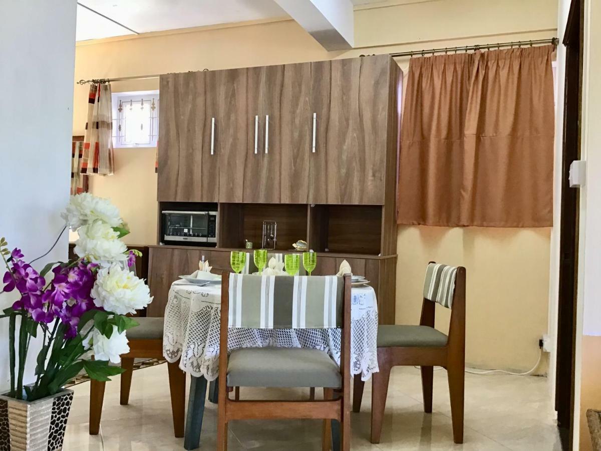 Cardamon Villa Is A 2 Bedroom With 1 Bathroom And Seperate Toilet Detached House With Ac And Swimming Pool , 5 Minutes Walk From Flic En Flac Public Beach Екстер'єр фото