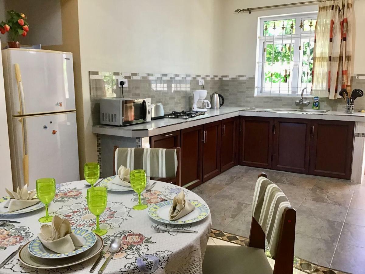 Cardamon Villa Is A 2 Bedroom With 1 Bathroom And Seperate Toilet Detached House With Ac And Swimming Pool , 5 Minutes Walk From Flic En Flac Public Beach Екстер'єр фото